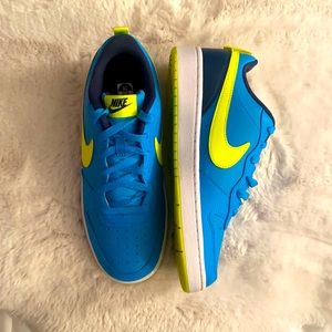 NWT Nike Youth Court Borough Leather Sneakers 7Y